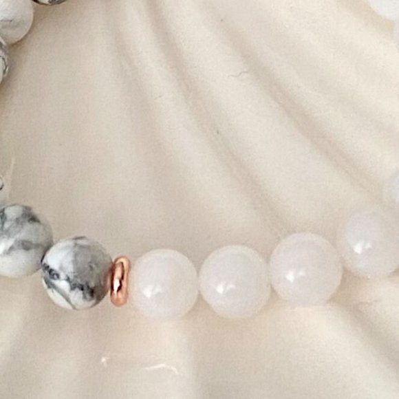 10mm White Howlite & White Jade Healing, Meditation, and Energy Stretch Bracelet - Picture 4 of 9